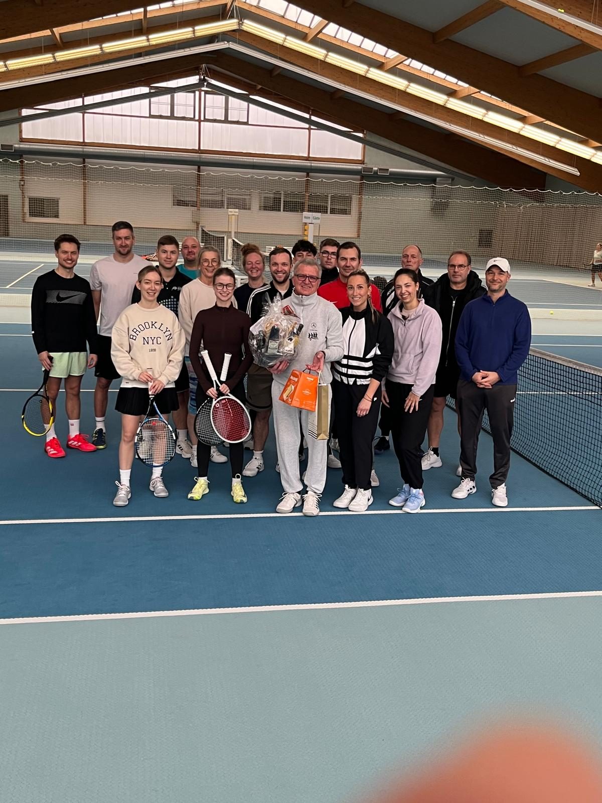 Mannschaften des TC Biblis in der Halle